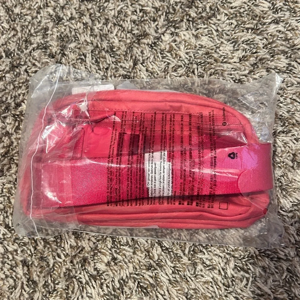 Lululemon Everywhere Belt Bag 1L, Cherry Mist- NWT - Picture 8 of 8